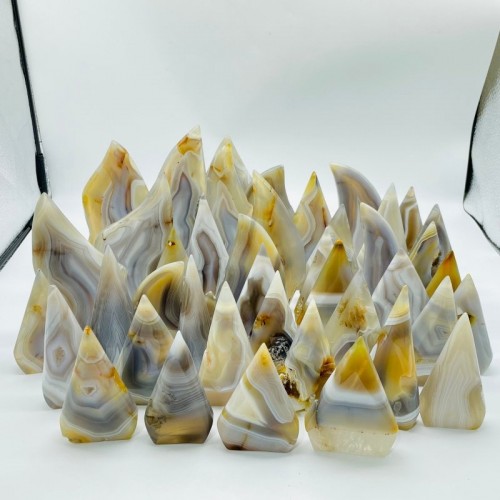 42 Pieces White Stripe Agate Arrow Head Shape Carving